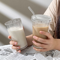 Cangkir Tumbler kaca bergaris klasik, dengan sedotan dan tutup sederhana garis cangkir kopi cangkir es teh 350ml