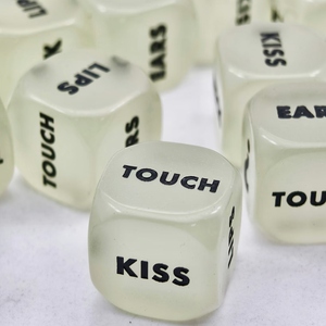 Nhà sản xuất chuyên nghiệp, bán buôn, tùy chỉnh xúc xắc tình yêu khắc rune, bộ xúc xắc hẹn hò dành cho cặp đôi, xúc xắc D6 16mm bằng nhựa acrylic, trò chơi người lớn - Product Image 3