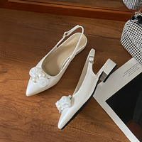 Nouvelles sandales de mariage blanches pour femmes 2025 à talon fin, design à bouche peu profonde et talon ouvert
