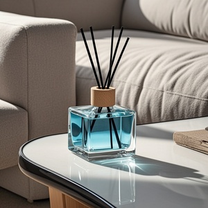 Difusor de Aroma de Madera Flotante en Botella de Vidrio Desechable para Suite de Hotel Boutique y Habitación VIP - Product Image 1