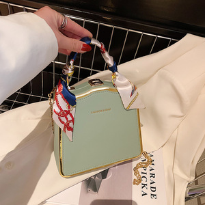 Cross-border Popular Women's New European American Texture Box Bucket Shoulder Messenger Bag Letter Design PU Lining Open <strong>Square</strong> - Product Image 4