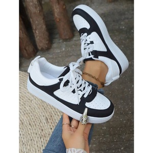 Sneakers Unisex Nere Alla Moda con Tomaia in PU Traspirante e Design Semplice Suola Chunky - per Uomini e Donne - Product Image 1