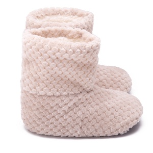 Chaussons d'intérieur chauds et confortables en flanelle polaire pour femmes, avec semelle souple antidérapante - Product Image 2