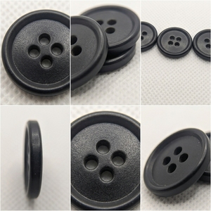 Boutons en urée noirs 28L à 4 trous en stock, petite quantité prête à être expédiée, boutons ronds pour costumes et manteaux - Product Image 3