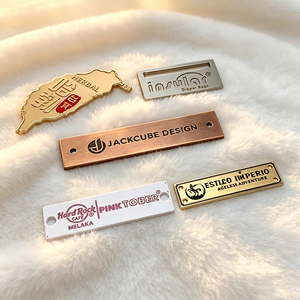 Expédition rapide, étiquettes de marque en métal personnalisées, étiquettes en alliage de zinc poli, approvisionnement en gros pour veste, t-shirt, pull - Product Image 1