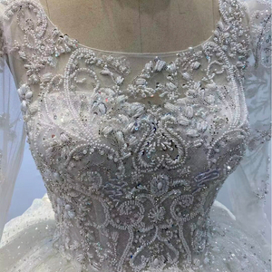 Robe de mariée de luxe en dentelle brodée avec des perles et un éclat extrême, robe de mariée Wm53 - Product Image 4