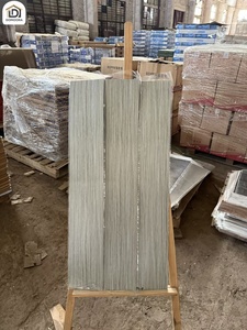 Revêtement de sol en vinyle LVT imitation bois OEM, résistant à l'eau, ignifuge, résistant à l'usure, carreaux de sol commerciaux - Product Image 2