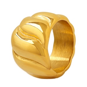 Bague large torsadée en acier inoxydable plaqué or 18 carats pour femme, bijoux fantaisie personnalisés en gros - Product Image 5