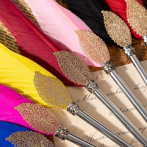 Ensemble de plume à plumes et de stylo à encre à plume avec <span class=keywords><strong>feuille</strong></span> d'or, motif paon bleu, style rétro, tige argentée, ensemble de <span class=keywords><strong>feuille</strong></span> d'or <span class=keywords><strong>pour</strong></span> carte, stylo à encre à plume, ensemble de plume à plumes, cadeau <span class=keywords><strong>pour</strong></span> les enseignants, boîte - Product Image 3