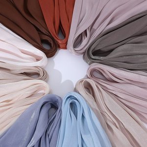 最新の到着マレーシア女性ロングファッションプレーンイスラム教徒プリーツキラキラシマーシフォンヒジャーブシルクショール