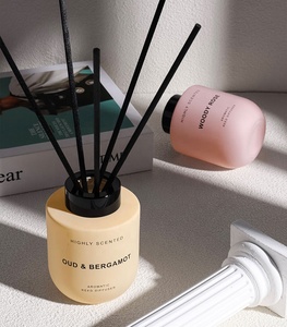 Wholesale <strong>Oud</strong> Fragrance <strong>Candle</strong> Luxury Private Label Smokeless Soy Wax Scented <strong>Candle</strong> and Diffuser Gift Set - Product Image 4