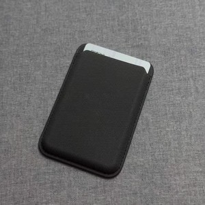 เคสโทรศัพท์แบบแม่เหล็กอเนกประสงค์พร้อมช่องใส่บัตรหนังลายทอเทคโนโลยี IC พร้อมที่ใส่โทรศัพท์มือถือ รองรับโลโก้ OEM ของแท้ - Product Image 6