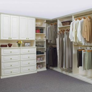 Armoire moderne avec un design agréable pour la chambre à coucher - Product Image 1