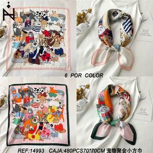 Sciarpa stampata Fulares Pet Party 70x70 cm, design a cartoni animati, accessorio di moda per donna - Product Image 3