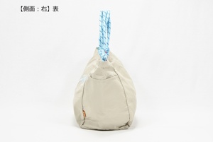 Bolso de mano de nailon para mujer con correa de hombro desmontable, bolso tote con bordado de letras y dije, disponible en 4 colores - Product Image 2