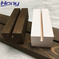 Soporte de número de mesa de madera rústica, soporte de letrero acrílico de pino, Base de exhibición de zócalo de madera de colores personalizados para decoración de boda