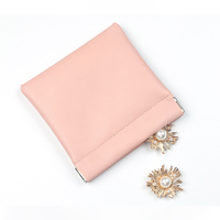 Pochette d'emballage pour bijoux en velours avec logo personnalisé, fermeture éclair en cuir PU, style moderne et portable pour les magasins de bijoux
