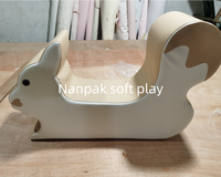 Balançoire souple personnalisée OEM en forme d'écureuil, jouet animalier en PVC pour tout-petits, équipement de jeu souple pour aire de jeux intérieure, maison, école, centre commercial