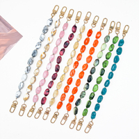 Vente en gros de coques de téléphone pour femmes et filles en résine plastique colorée, avec breloque de téléphone et sangle à deux crochets, porte-clés tendance