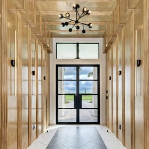 Bespoke pintu depan besi kustom mewah dengan potong Laser keluarga Crest dan kaca bertimbal - Product Image 2