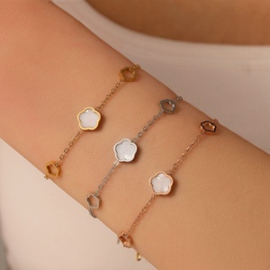 Pulsera y Brazalete de Diseño para Mujer, de Acero Inoxidable Personalizado, Chapado en Oro de 14k y 18k, Antideslustre, Delicado y Elegante - Product Image 3