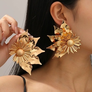 Jingciren Boutique, pendientes de alta gama a la moda europea y americana, pendientes dulces para mujer, pendientes, embalaje elegante en caja de regalo - Product Image 4