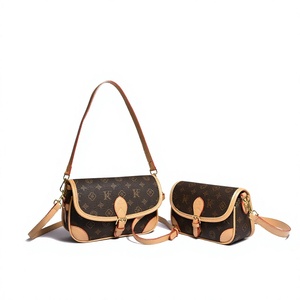 Bolso de Hombro Cuadrado Vintage con Monograma y Correa Ancha de PU, Bolso Bandolera para Mujer, Portátil, con Forro de Poliéster - Product Image 3