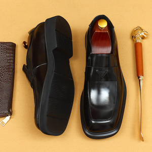 Mocassins de luxe pour homme en cuir véritable brillant, à bout carré, noirs, décontractés et professionnels, à enfiler, une seule pièce, pour l'automne - Product Image 4