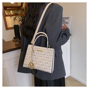 Bolso de lujo de alta calidad para mujer, recién llegado, bolso de mano versátil para mujer, bolsos de hombro de lujo con diseño de logotipo de letra - Product Image 2