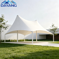 Structure de membrane tendue en tissu PVDF de haute qualité anti-UV en forme d'hirondelle volante avec structure en acier pour place commerciale