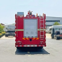 Camion de pompiers de sauvetage d'urgence robuste HOWO 4*2 voiture de camion de pompier avec pompe à incendie