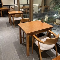 Ensemble de chaises de café en bois massif de style moderne pour la cuisine japonaise, les boulangeries, le thé et les restaurants occidentaux à usage commercial