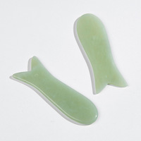 Planche de massage Gua Sha en jade Xiuyu en forme de poisson pour le visage et le corps entier – Idéale pour les salons de beauté