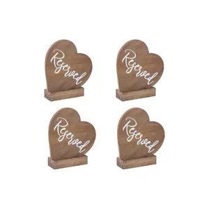 Letreros reservados de madera en forma de corazón rústico para mesas para restaurantes y bodas - Product Image 1