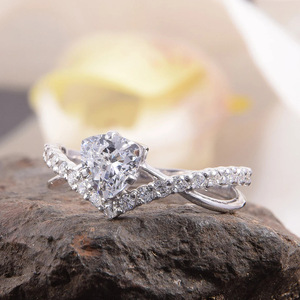 Anello a doppio strato a triangolo per donna, elegante gioiello da dito per matrimonio e uso quotidiano - Product Image 4