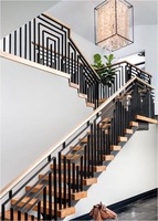 Garde-corps en verre de norme australienne moderne pour l'intérieur Capteur de lumière LED Escalier en bois de chêne Mono Stringer droit en métal pour