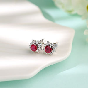 Pendientes de Oro Blanco de 18K con Forma de Flor Cristiana de Lujo Personalizados, Clásicos y Finos, con Rubí de Alta Calidad, Hechos a Mano, para Compromiso y Boda - Product Image 4