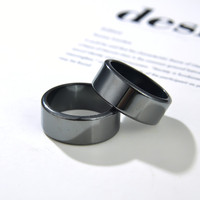 Vente en gros 10mm Largeur Incurvé Conception À Facettes Naturel Santé Puissance Hématite Anneau Taille US 7-10 pour Hommes Femmes Bijoux