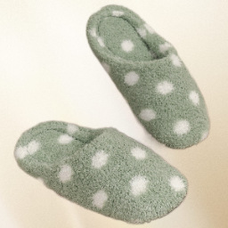 Chaussons d'intérieur unisexes d'hiver en tissu mélange silencieux avec semelle souple et moelleuse en coton suédé à pois, bout fermé, antidérapants - Product Image 3