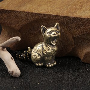 Affascinante Statuetta di Gatto in Ottone, Perfetta per Decorazioni Casa, Regali, Oggetti da Collezione, Decorazioni Natalizie - Product Image 4