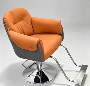 Fauteuil de Barbier en Cuir Crème, Hydraulique et Pivotant, avec Repose-Pieds – Mobilier de Salon de Coiffure Moderne - Product Image 2