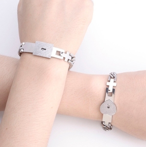 Saint Valentin Bijoux Étanche Concentrique Eachother Verrouillage Interlock et Clé Paire Coeur En Acier Inoxydable Couple Bracelet Bracelet - Product Image 4