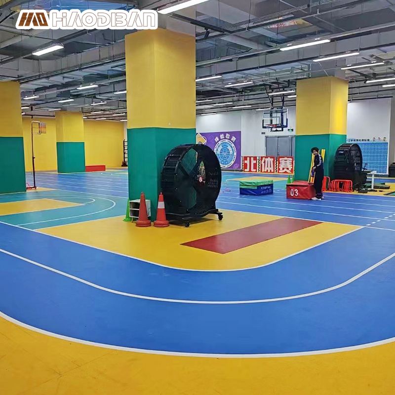 Großhandel mehrfarbiges 4,6 mm PVC-Material Fitnessstudio-Boden Sportplatz-Bodenbelag Sportfliesen-Bodenbelag zum Laufen