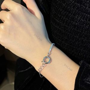 Pulsera Clásica de Tenis Dylam con Doble Hebilla y Circonita Cúbica AAA para Mujer - Product Image 3