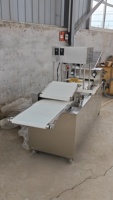 Machine automatique de fabrication d'empanadas avec récepteur à empilage automatique pour la production de pâtes à empanadas façonnées