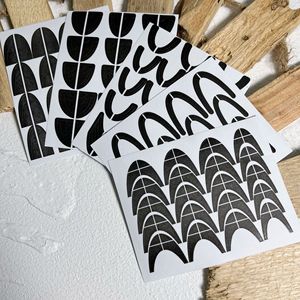 Pochoir Réutilisable en Plastique 3D pour Ongles, Autocollant Aérographe, Guide de Peinture par Pulvérisation pour French Manucure en V, pour Nail Art et Manucure - Product Image 1