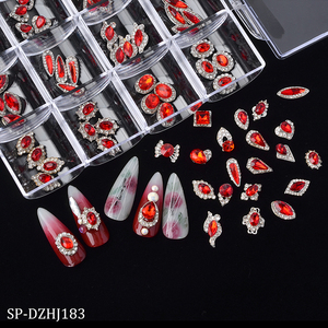 Adornos de <span class=keywords><strong>Uñas</strong></span> de Cristal Rojo de Lujo, Dijes de <span class=keywords><strong>Uñas</strong></span> con Marco Plateado de Aleación, Adornos de <span class=keywords><strong>Uñas</strong></span> de Rubí de Múltiples Formas, Decoraciones de <span class=keywords><strong>Uñas</strong></span> 3D - Product Image 2