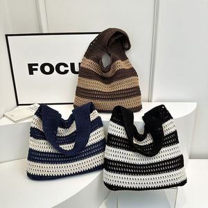 Borsa Intrecciata Personalizzata, Borsa a Tracolla Traforata, Ideale per Mare, Pendolarismo, Vacanze e Uso in Spiaggia - Product Image 4