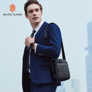 شنطة كتف كروس للكتف للرجال من شركة Arctic Hunter وصلت حديثًا شنطة كتف من البوليستر عليها حروف - Product Image 2