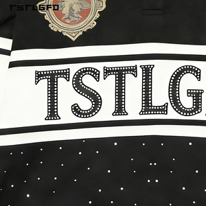 T-shirt da uomo personalizzata con ricamo effetto distressed, 100% cotone, con strass, taglio cropped squadrato, a maniche lunghe - Product Image 3